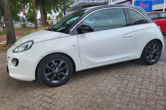 Opel Adam (2015) thumbnail 2