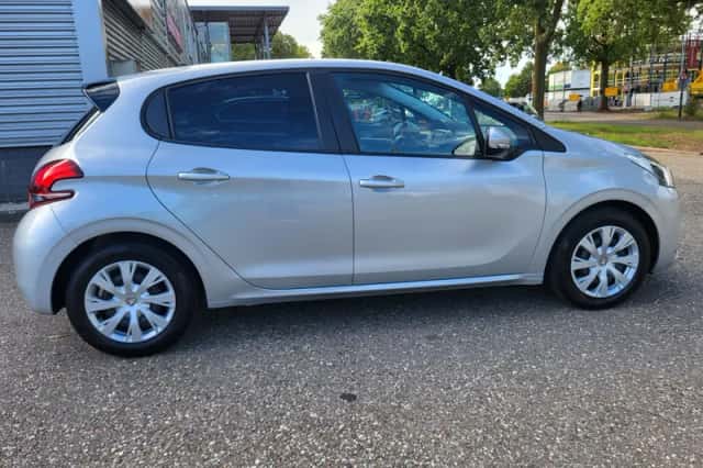 Peugeot 208 (2018) thumbnail 6