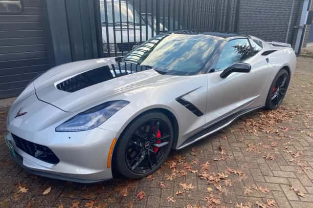 Chevrolet Corvette (2015) thumbnail 1