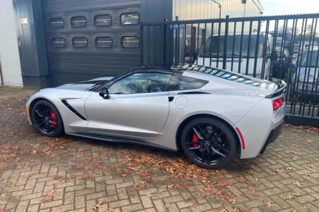 Chevrolet Corvette (2015) thumbnail 2