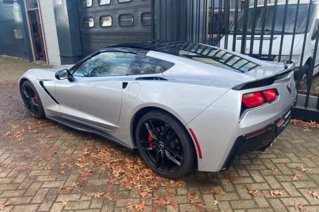 Chevrolet Corvette (2015) thumbnail 3