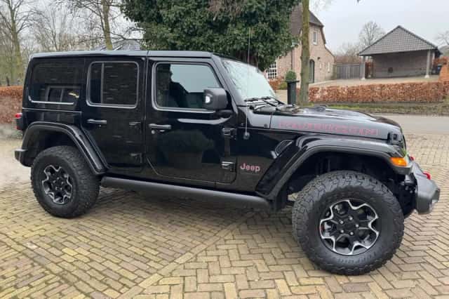 Jeep Wrangler (2024) thumbnail 2