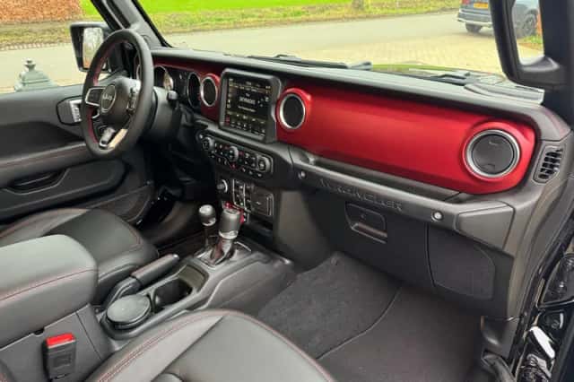 Jeep Wrangler (2024) thumbnail 5