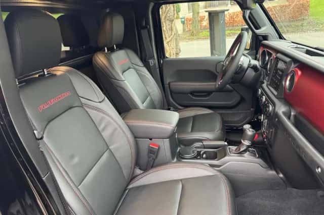Jeep Wrangler (2024) thumbnail 6