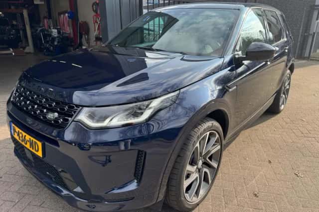 Land Rover Discovery Sport (2022) thumbnail 1