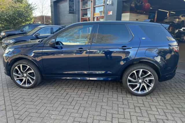 Land Rover Discovery Sport (2022) thumbnail 2
