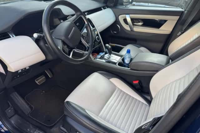 Land Rover Discovery Sport (2022) thumbnail 3