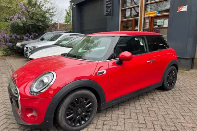 MINI Cooper (2018) thumbnail 1