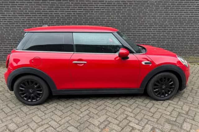 MINI Cooper (2018) thumbnail 2