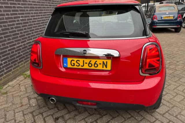 MINI Cooper (2018) thumbnail 3