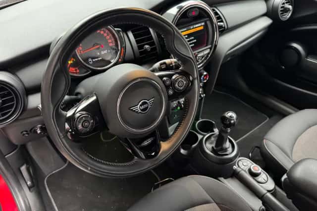 MINI Cooper (2018) thumbnail 4