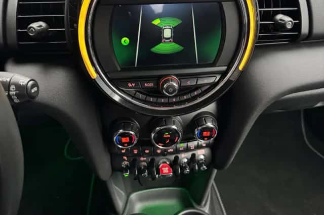 MINI Cooper (2018) thumbnail 6