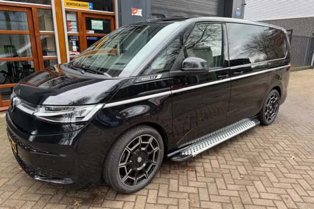 Volkswagen Multivan (2023) thumbnail 2