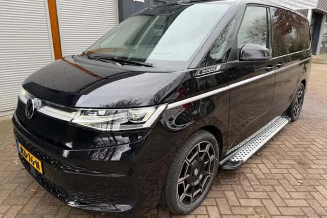 Volkswagen Multivan (2023) thumbnail 5