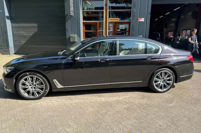 BMW 7-Serie (2017) thumbnail 4