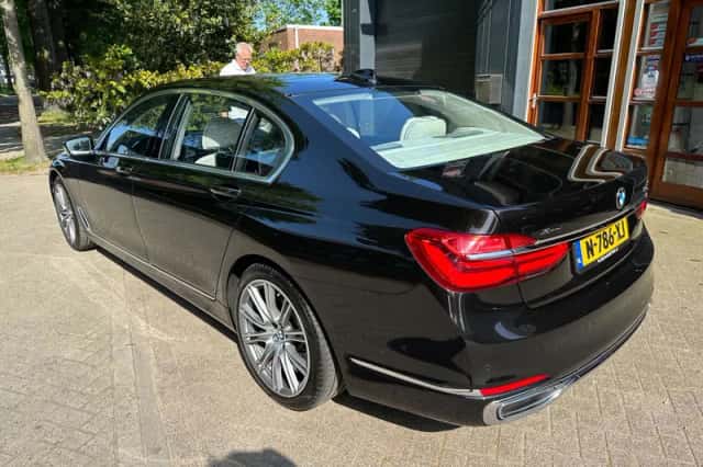 BMW 7-Serie (2017) thumbnail 5