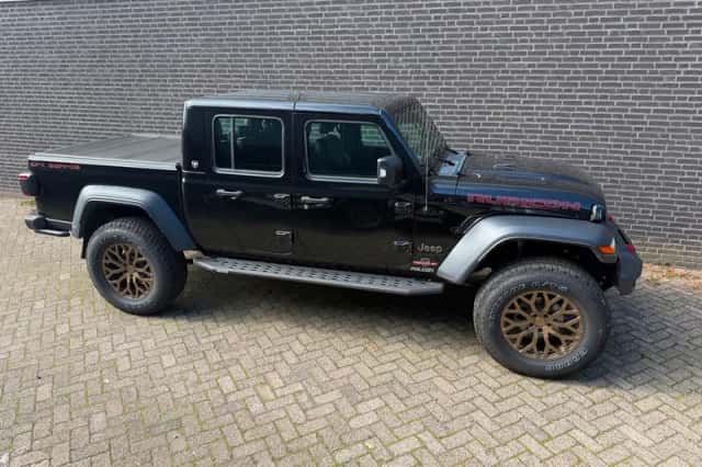 Jeep Gladiator (2022) thumbnail 2