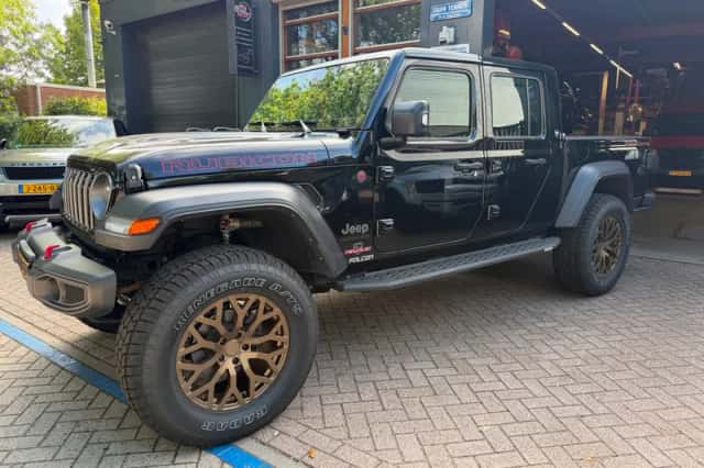 Jeep Gladiator (2022) thumbnail 5
