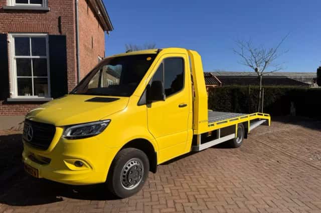 Mercedes-Benz Sprinter (2024) thumbnail 1