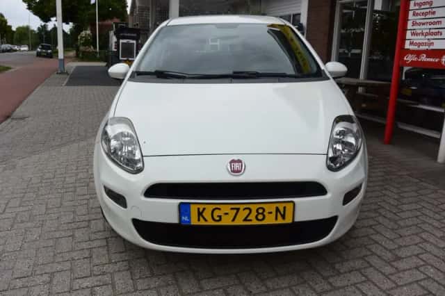 Fiat Punto (2016) thumbnail 2