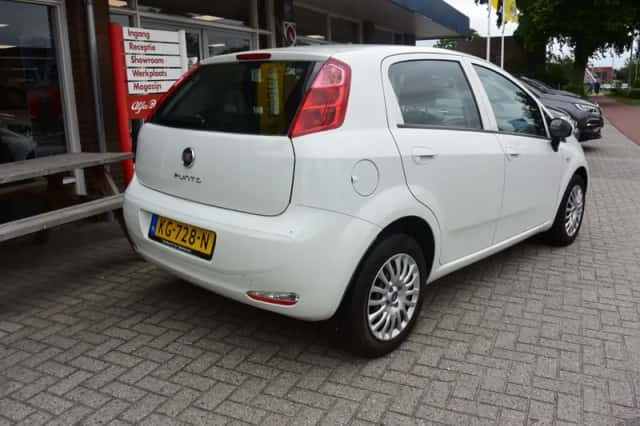 Fiat Punto (2016) thumbnail 4