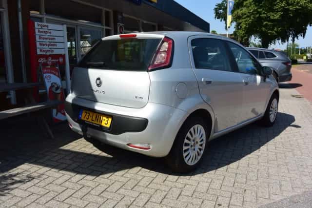 Fiat Punto (2010) thumbnail 4