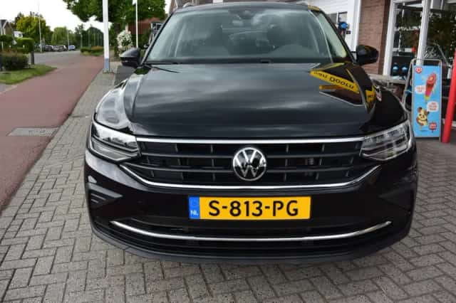 Volkswagen Tiguan (2023) thumbnail 2