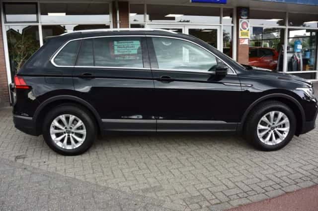 Volkswagen Tiguan (2023) thumbnail 3