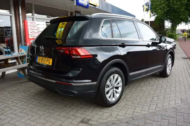 Volkswagen Tiguan (2023) thumbnail 4