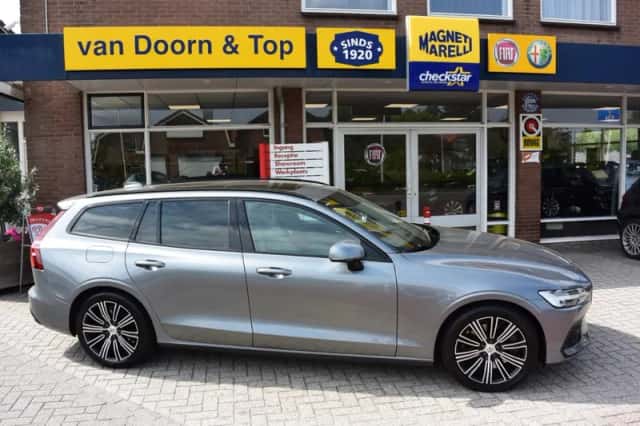 Volvo V60 (2019) thumbnail 1