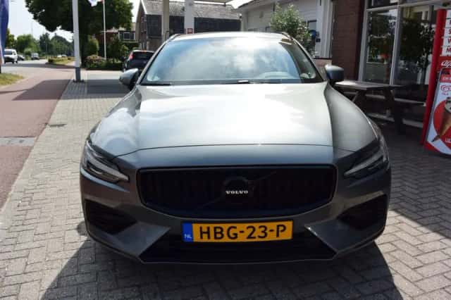 Volvo V60 (2019) thumbnail 2