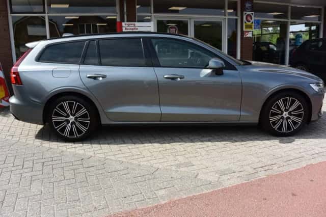 Volvo V60 (2019) thumbnail 4