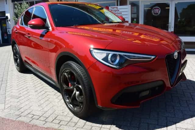 Alfa Romeo Stelvio (2017) thumbnail 3