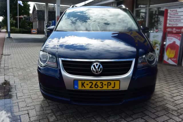 Volkswagen Touran (2009) thumbnail 2