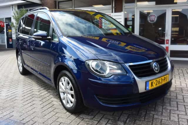 Volkswagen Touran (2009) thumbnail 3
