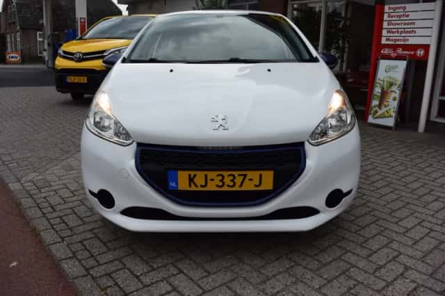 Peugeot 208 (2015) thumbnail 2