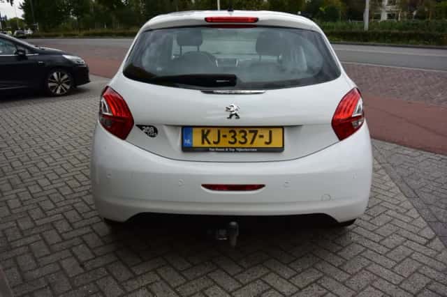 Peugeot 208 (2015) thumbnail 5