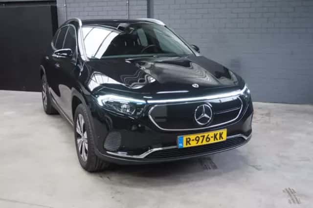 Mercedes-Benz EQA (2022) thumbnail 2
