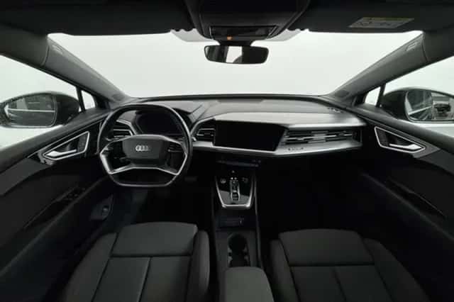 Audi Q4 e-tron (2021) thumbnail 3