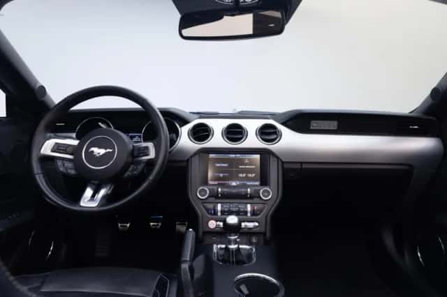 Ford Mustang (2016) thumbnail 5