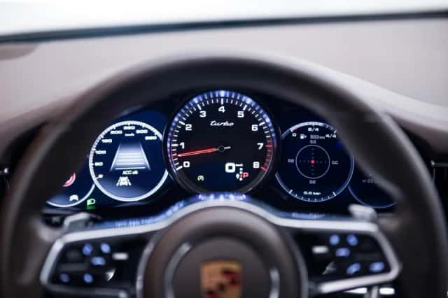 Porsche Panamera (2018) thumbnail 6