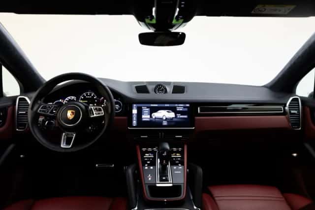 Porsche Cayenne (2021) thumbnail 3