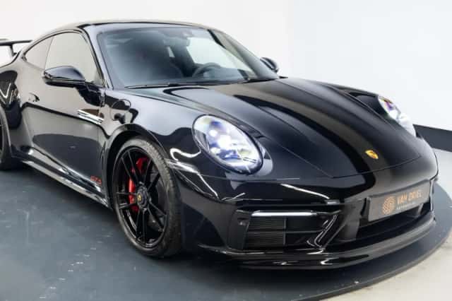 Porsche 911 (2022) thumbnail 2