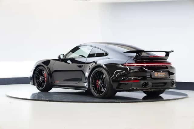 Porsche 911 (2022) thumbnail 3