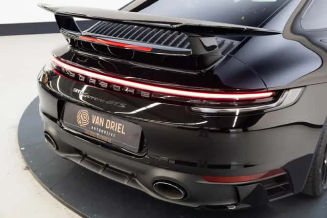 Porsche 911 (2022) thumbnail 4
