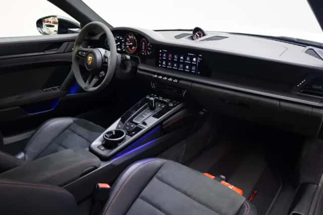 Porsche 911 (2022) thumbnail 6
