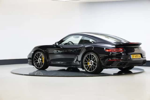 Porsche 911 (2016) thumbnail 2