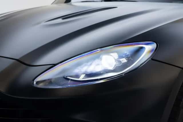 Aston Martin DBX (2022) thumbnail 3