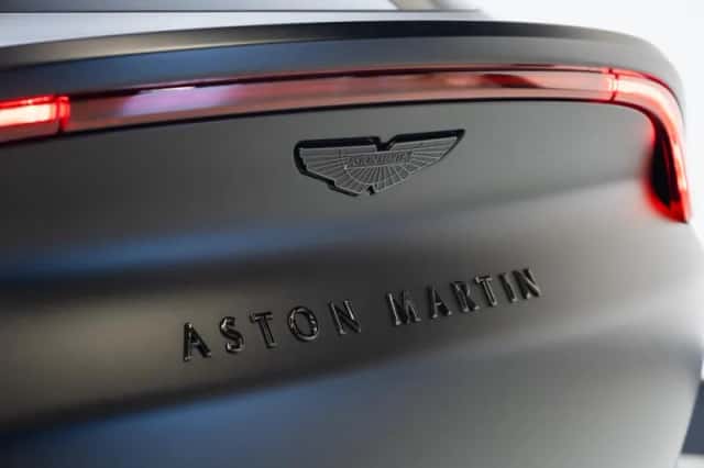 Aston Martin DBX (2022) thumbnail 4