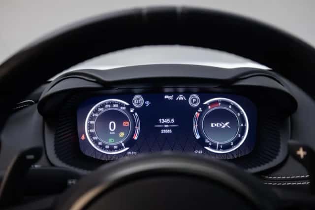 Aston Martin DBX (2022) thumbnail 5